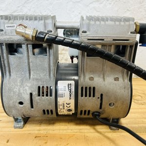 Lote siguiente: Lote #086 –  Bomba de vacío o Comprensor de aire sin aceite- Thomas
