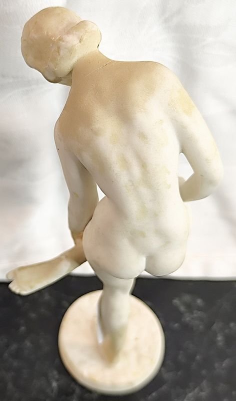 Pequeña figura alemana Hutschenreuther de mujer desnuda en biscuit - imagen 4