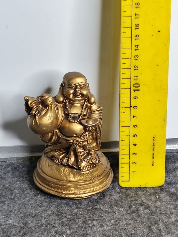 Figura de Buda Sonriente en Cerámica Dorada - imagen 1
