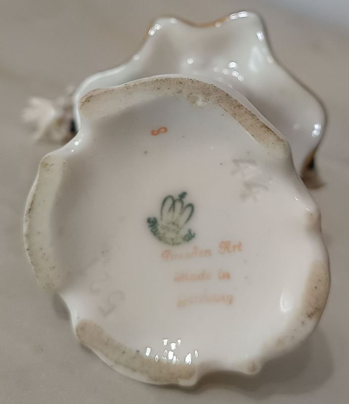 Figurita de Porcelana Alemana del Romanticismo Europeo - imagen 4