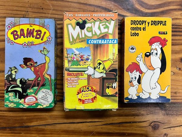 Lote de 4 Cassettes VHS Infantiles Disney: Bambi, Mickey y Droopy