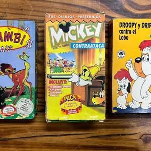 Lote siguiente: Lote de 4 Cassettes VHS Infantiles Disney: Bambi, Mickey y Droopy
