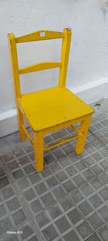 Sillita infantil en madera color amarilla - imagen 2