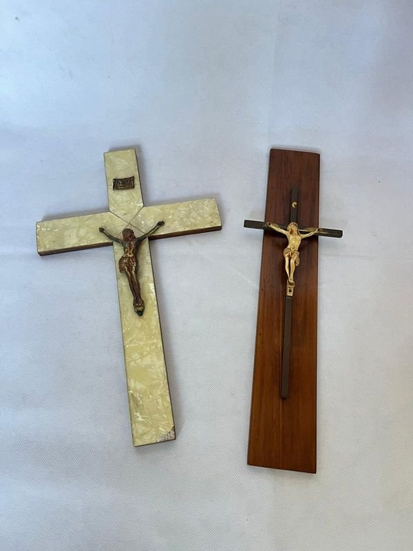 Cruces y rosarios de madera y bronce para decoración - imagen 4
