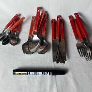 Juego de Cubiertos Vintage con Mangos Rojos - imagen 4
