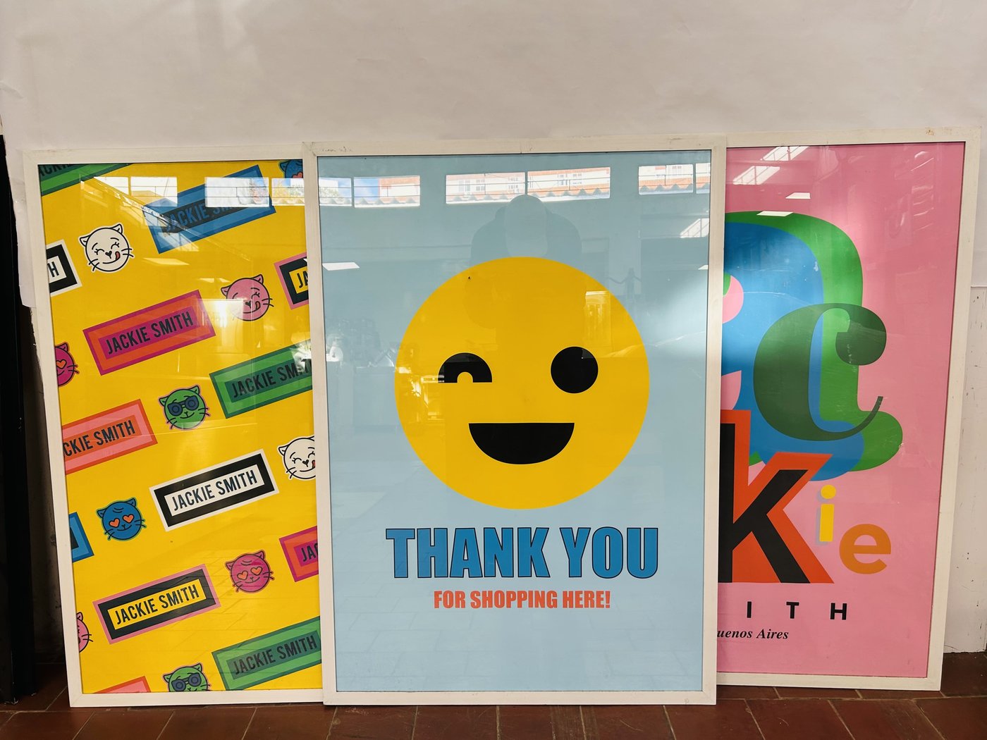 Tres Láminas Enmarcadas "Jackie Smith" con Emojis y Diseños Gráficos