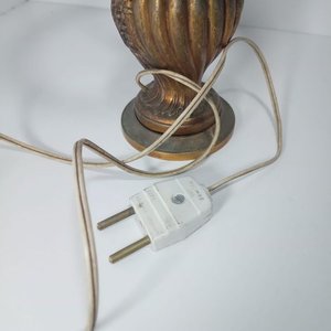 Lámpara Antigua de Metal con Detalles en Relieve y Cable Funcional - imagen 4