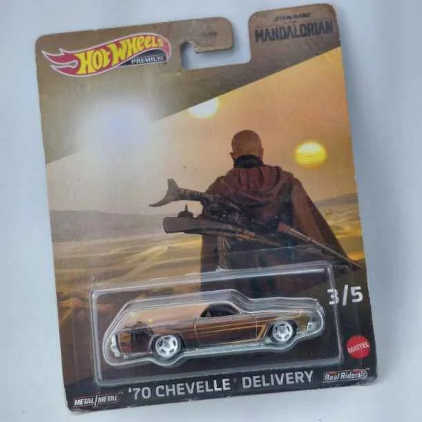 Lote siguiente: Juguetes Star Wars Mandalorian Hot Wheels Chevy 70