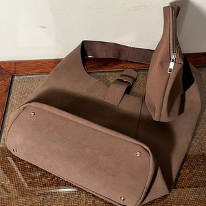 Conjunto Cartera Marrón y Necesaire con Cierre Magnético - imagen 2