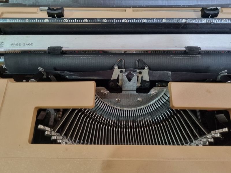 Máquinas de escribir antiguas y nuevas en venta - imagen 11