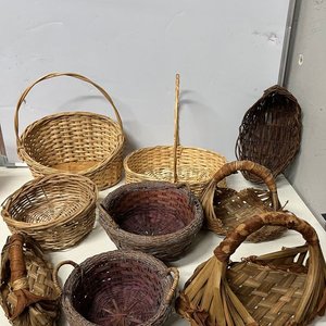 Lote siguiente: Lote de 9 Canastos de Mimbre Artesanales