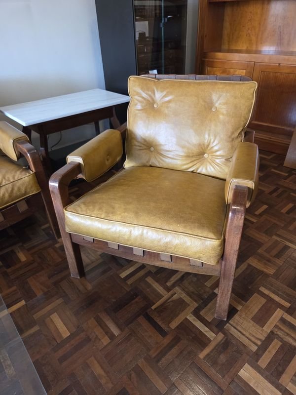 Juego de sillones en madera y cuero con almohadones - imagen 3