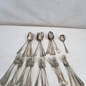 L 027 - 30 Piezas - Importante surtido de cubiertos antiguos para mesa de la marca W. Alpaca 39, con sellos y grabados de 'Gonsault B. Yrisity Montevideo' - imagen 1