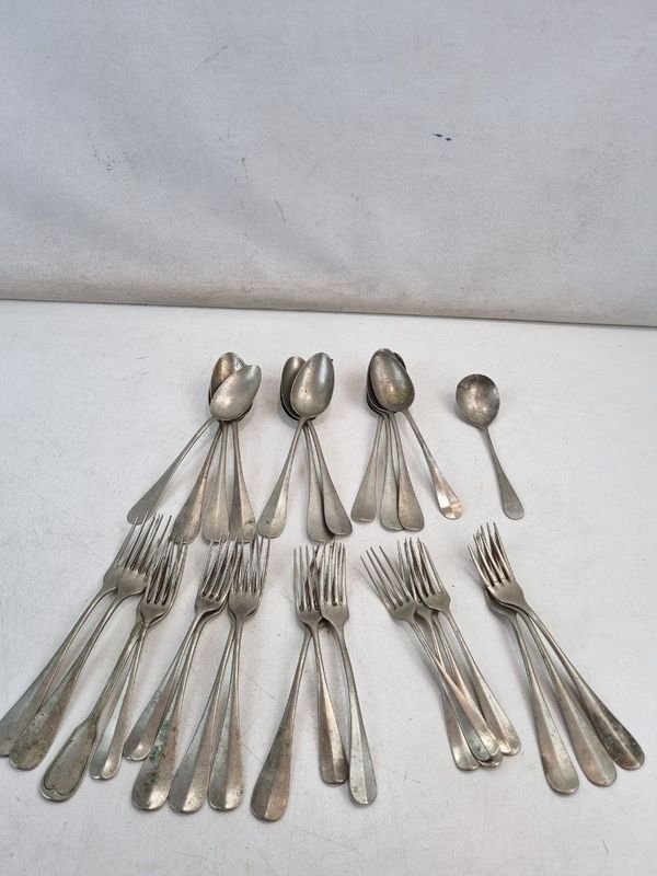 L 027 - 30 Piezas - Importante surtido de cubiertos antiguos para mesa de la marca W. Alpaca 39, con sellos y grabados de 'Gonsault B. Yrisity Montevideo'