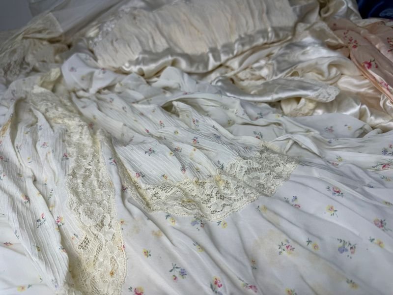 Camisones antiguos en seda con puntillas - imagen 3