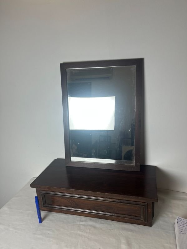Espejo y mueble de diseño - imagen 5