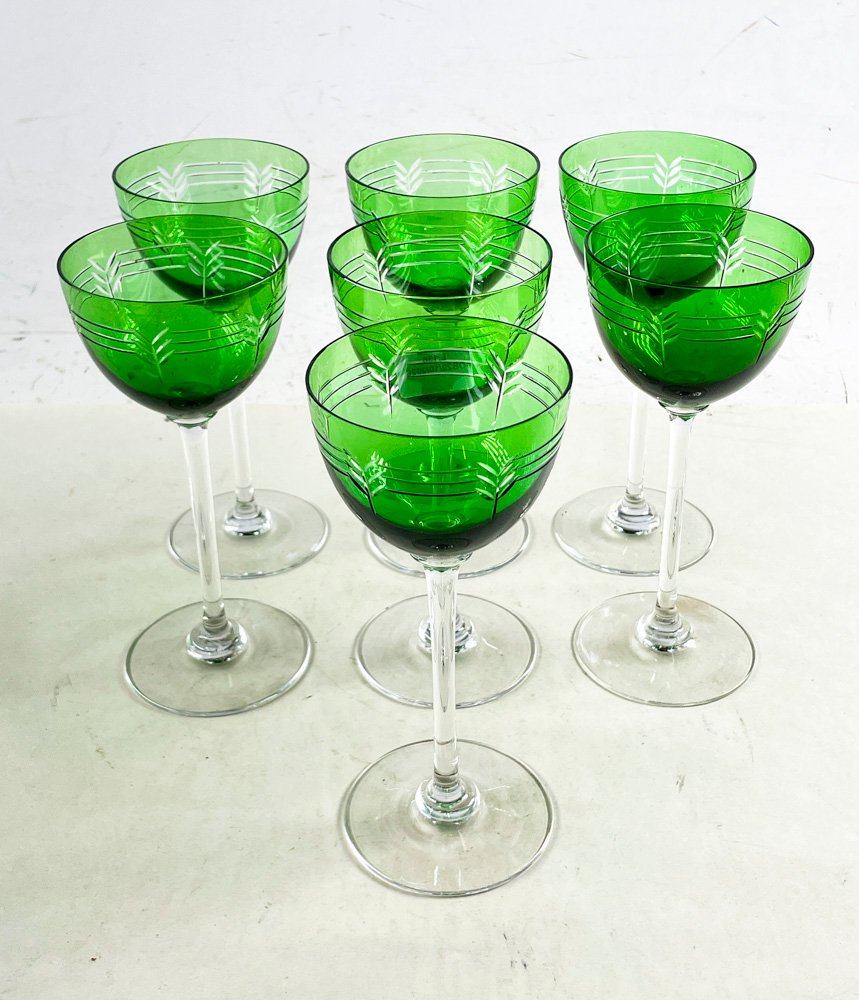 Juego de 7 Copas de Vidrio Verde con Vástago Transparente y Grabado