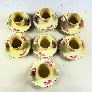 Juego de 17 pocillos y platillos de loza inglesa Thomas Hughes & Son Ltd. con diseño floral - imagen 2