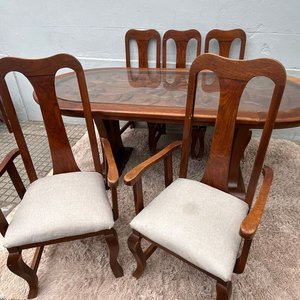 Juego de Comedor: Mesa Oval de Madera Tallada con Tapa de Vidrio y 8 Sillas - imagen 26