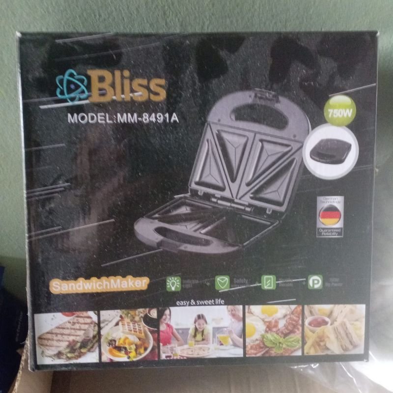 Sandwichera Eléctrica Bliss MM-8491A 750W