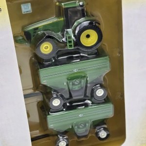 Tractor John Deere 8130 con Vagones J&M Escala 1:64 - imagen 4
