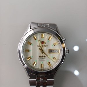Reloj Orient Automático 3 Estrellas Acero Inoxidable Esfera Dorada Día/Fecha - imagen 10