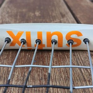 Raquetas de tenis Sutix Carbon con encordado con detalles de uso - imagen 6