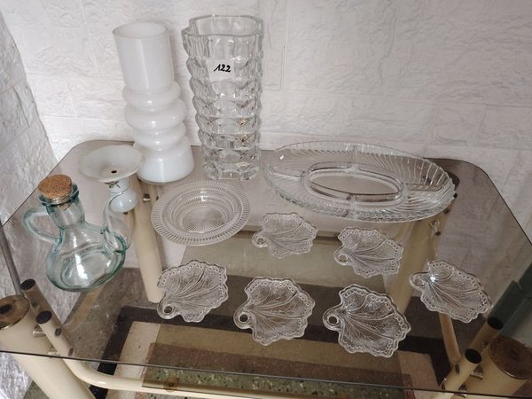 Lote de Cristalería: Aceitera, Floreros, Copetinero y Platos Decorativos - imagen 1