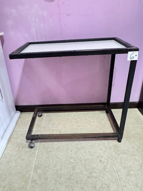 MESA AUXILIAR DE HIERRO C/ RUEDAS - imagen 3