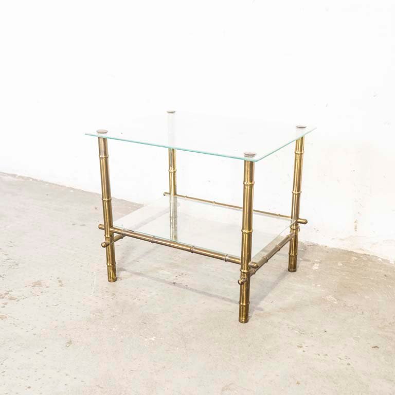 Lote siguiente: Mesa lateral de living en bronce imitación cañas