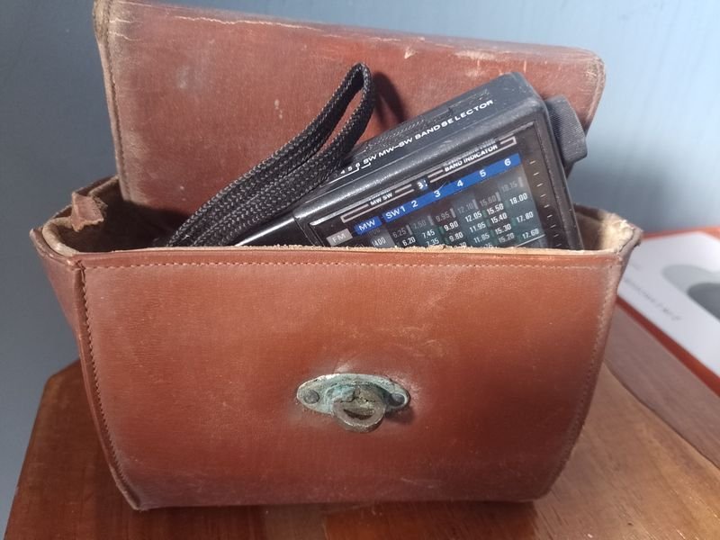 Radio Vintage con Caja de Cuero - imagen 2