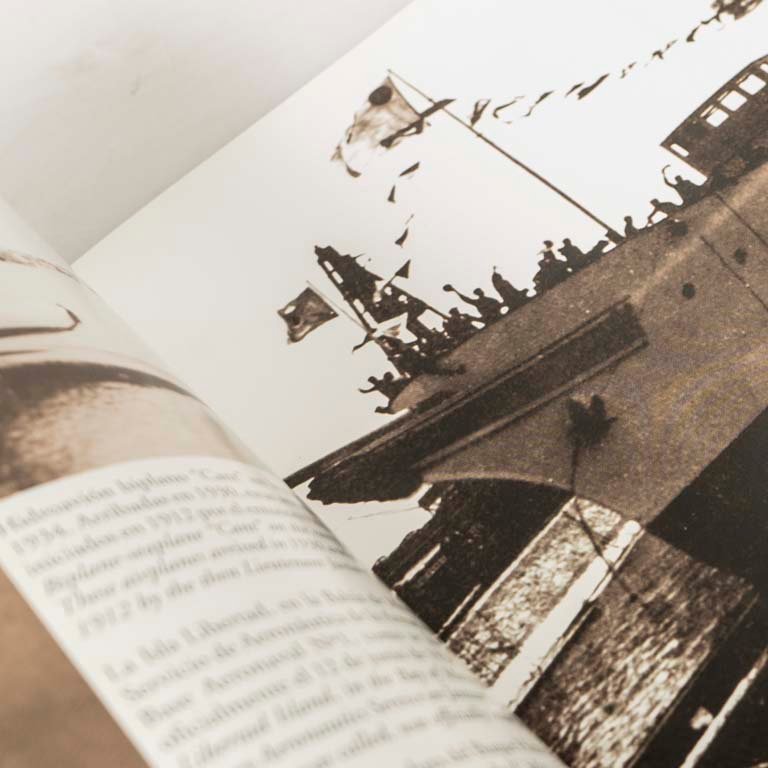 Libro de tapa dura sobre la Armada Nacional a través del tiempo - imagen 2