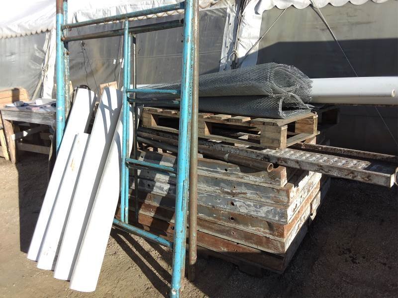 Lote de Materiales de Construcción: Encofrados, Caños, Mallas y Andamio