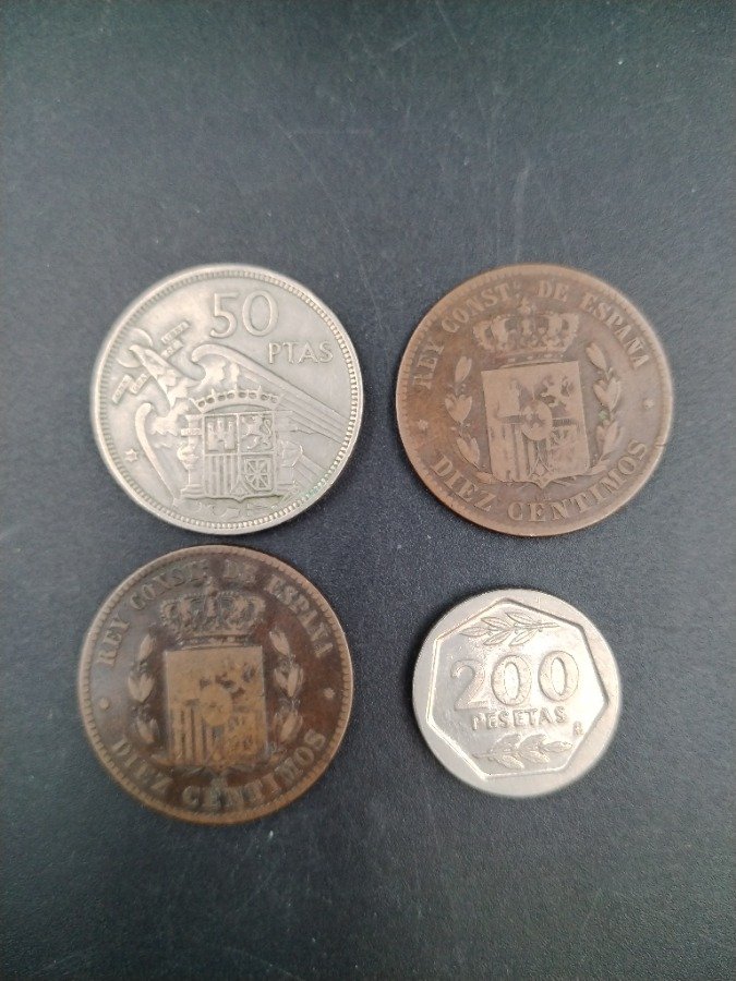 4 Monedas de España de Diferentes Épocas y Valores