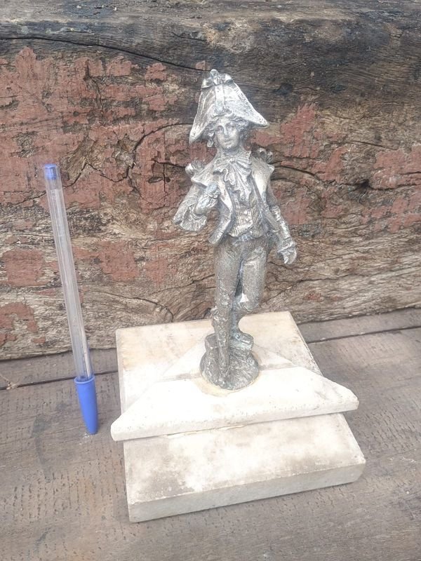 Figura Histórica Napoleónica en Metal Plateado y Base de Mármol