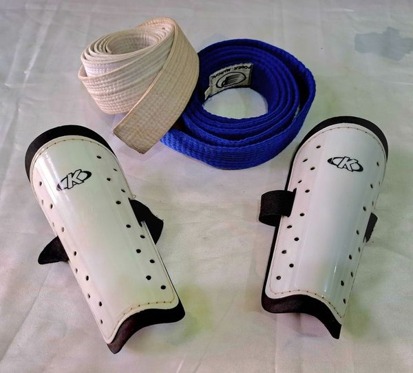Accesorios deportivos para niños en excelente condición - imagen 1