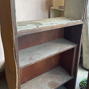 Lote anterior: Estantería de madera antigua