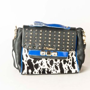 Lote siguiente: Cartera C. Steffens Negra con Estampado Animal y Detalles Metálicos