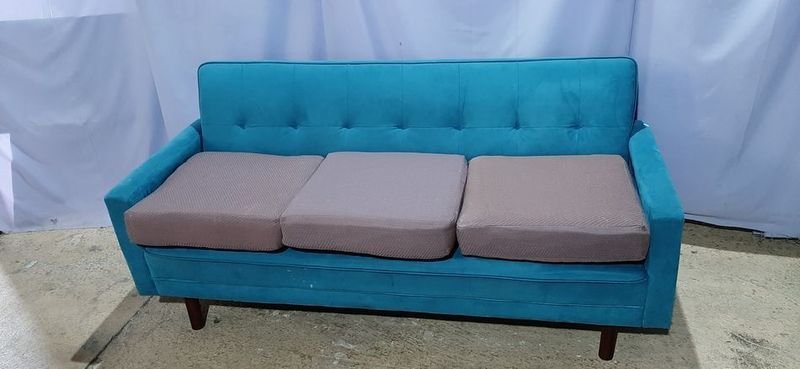 Lote anterior: Sofá Celeste con Almohadones