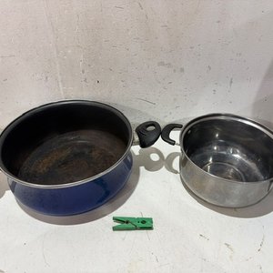 Set de 2 Ollas: Una Azul con Fondo y Otra de Acero Inoxidable - imagen 1