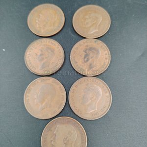Lote siguiente: Conjunto de 6 Monedas de Bronce con Perfil Real