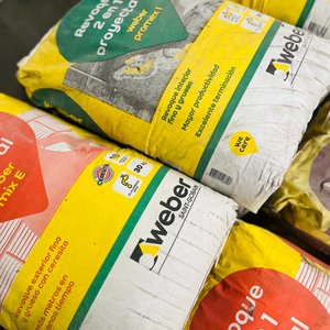 Lote de Bolsas de Pegamento Weber y Castro: 25kg y 30kg - imagen 1