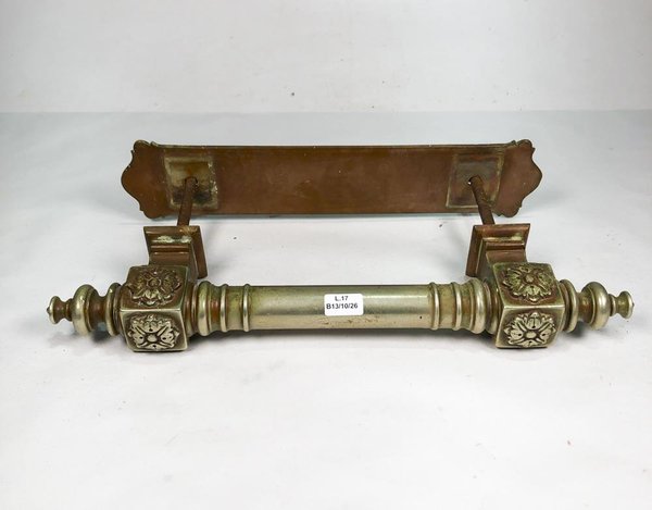 Manijón de Bronce Labrado con Diseño Floral - 40 x 14 cm - imagen 1