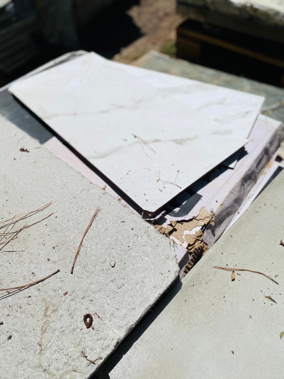 Item lote-x11-mt2-de-ceramicas-colores-y-modelos-variados - Image 1