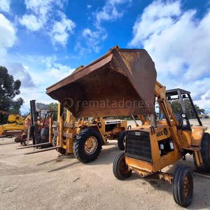 Lote siguiente: Retroexcavadora y Autoelevador Usados
