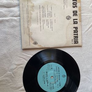 Lote de 2 Vinilos: Cantos de la Patria y Al Ritmo del Jazz - imagen 3