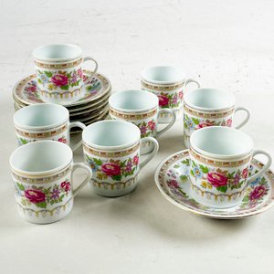 Lote siguiente: Juego de 8 Pocillos de Porcelana con Diseño Floral y 7 Platillos