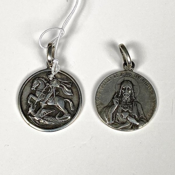 Dos Medallitas de Plata: San Jorge y Sagrado Corazón de Jesús - imagen 1