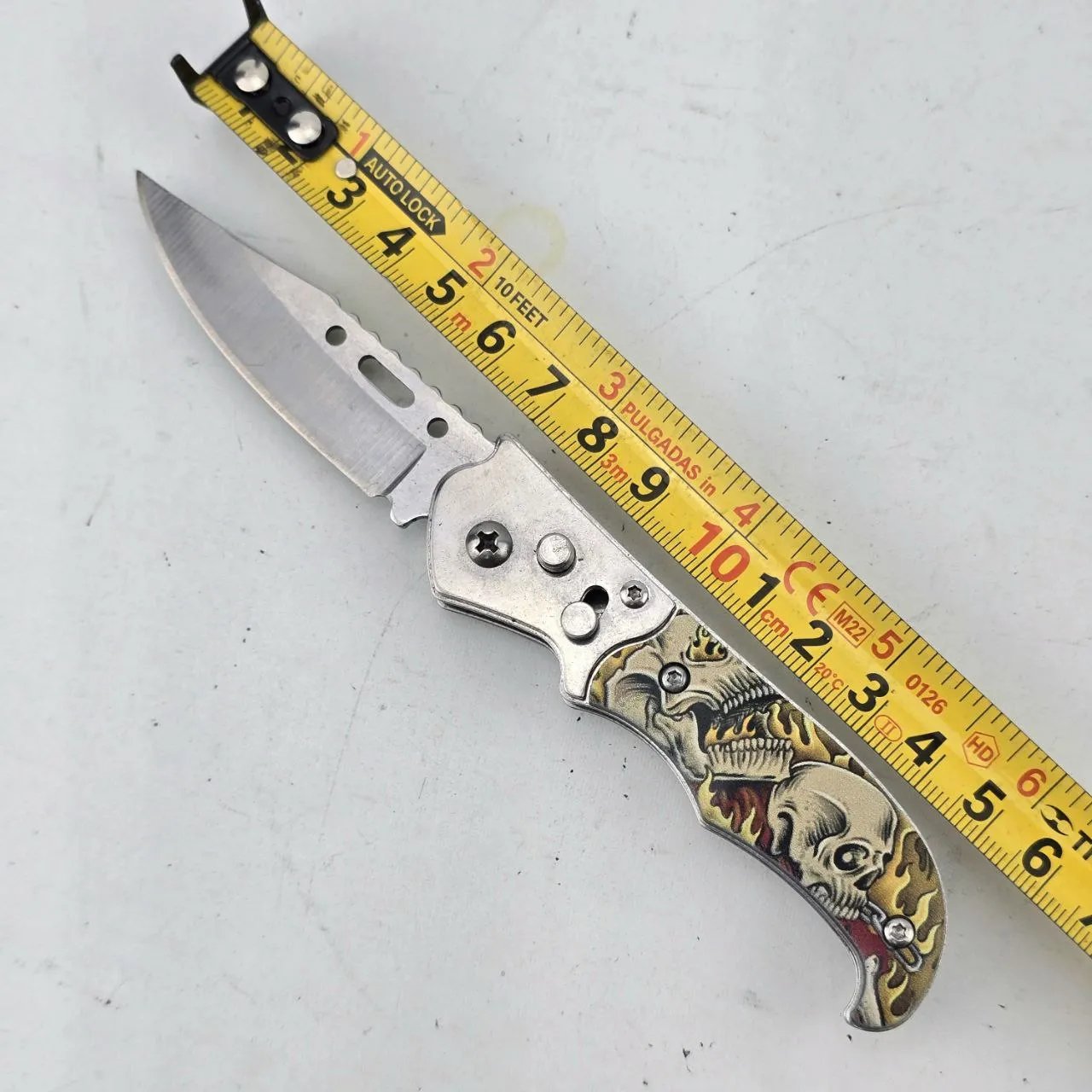 Navaja automática con diseño de cráneo - imagen 3