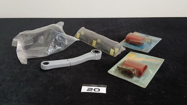 Repuestos y Accesorios para Bicicleta: 2 Luces Traseras y Biela Izquierda - imagen 1